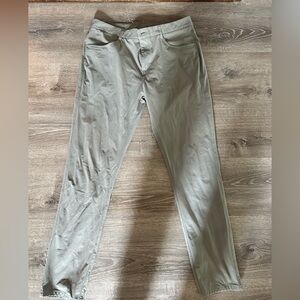 Vuori Meta 5 Pocket Pant - Light Grey - 33x32
Worn Once